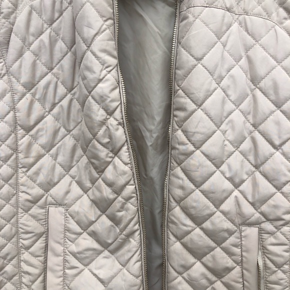 Quilted beige Vest - Picture 2 of 8